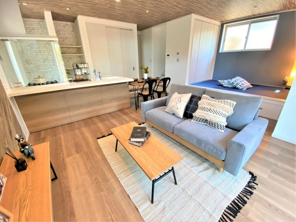 🏡岸和田市天神山町モデルハウス　家具入りました♪