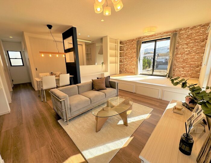 🏡　阪南市箱の浦モデルハウス　家具はいりました！