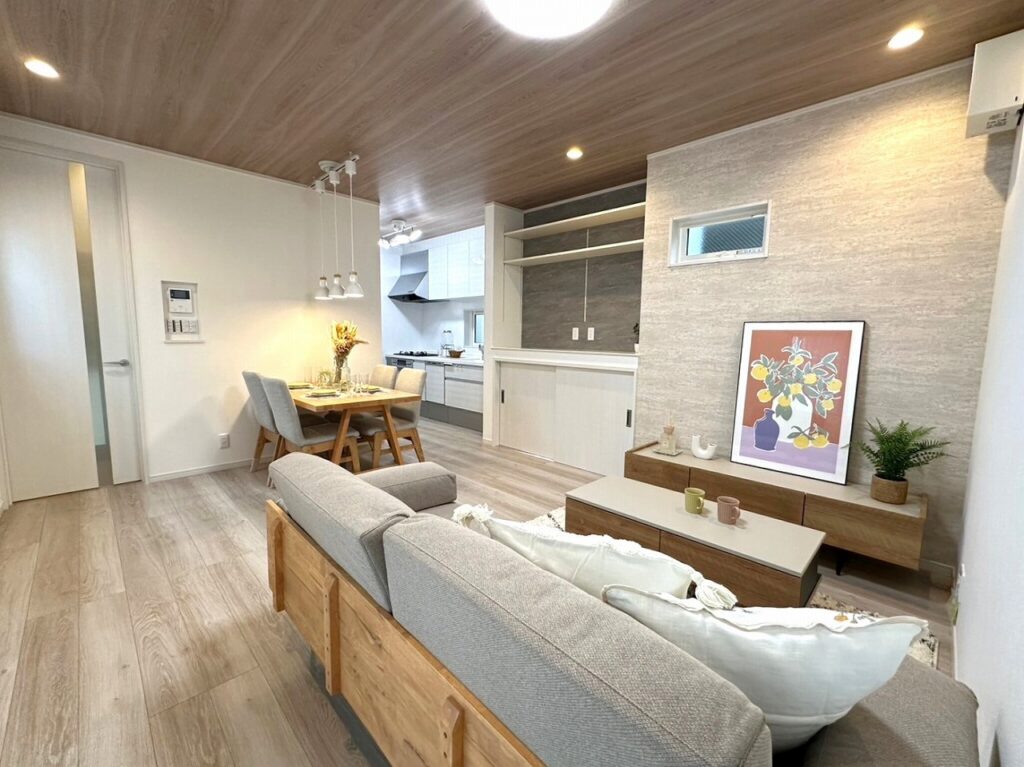 🏡　岸和田市上野町東モデルハウス　家具入りました♪