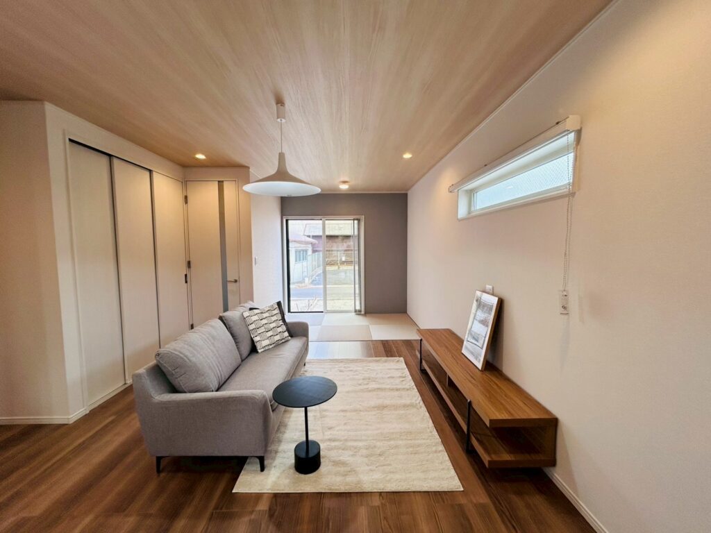 🏡岸和田市下野町2号地モデルハウス　家具入りました♪